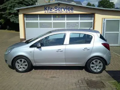 Gebraucht Opel Corsa Edition 90 PS (66 kW) 2008 Starsilber iii m2 Kleinwagen
