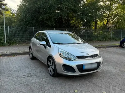 Gebraucht Kia Rio DREAM-TEAM Edition 86 PS (63 kW) 2013 Silber Kleinwagen