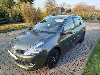Second-hand Renault Clio II Dynamique 75 CP (55 kW) 2008 Verde Berlinǎ