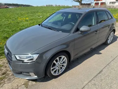 Gebraucht Audi A3 Sport 116 PS (85 kW) 2019 Grau Limousine