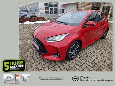 Gebraucht Toyota Yaris Hybrid Basis 116 PS (85 kW) 2022 Karminarot metallic Kleinwagen