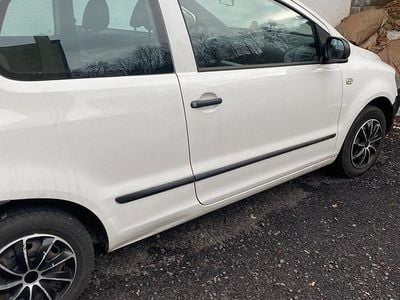 Gebraucht VW Fox 55 PS (40 kW) 2011 Weiß Kleinwagen