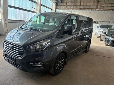 Gebraucht Ford Tourneo 131 PS (96 kW) 2021 Grau Van / Kleinbus