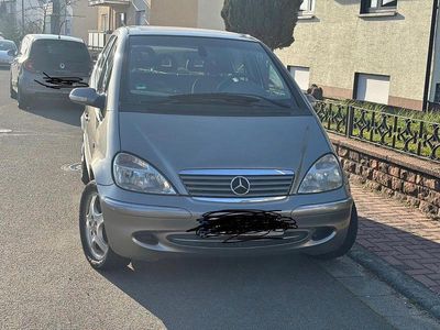 Usata Mercedes 190 116 CV (85 kW) 2003 Argento Berlina