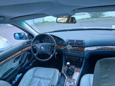 BMW 523
