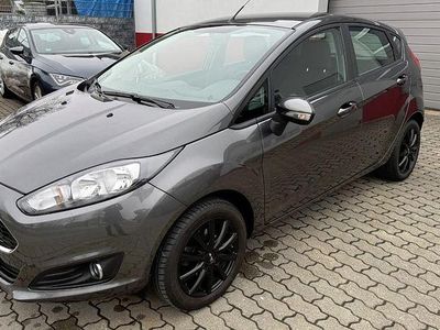 Gebraucht Ford Fiesta Trend 82 PS (60 kW) 2016 Grau Limousine