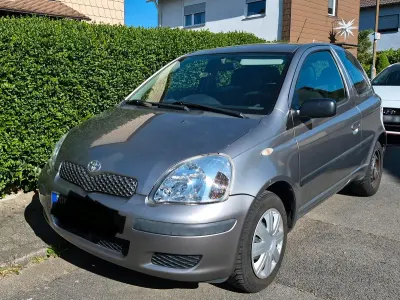 Usata Toyota Yaris 65 CV (47 kW) 2005 Grigio Utilitaria