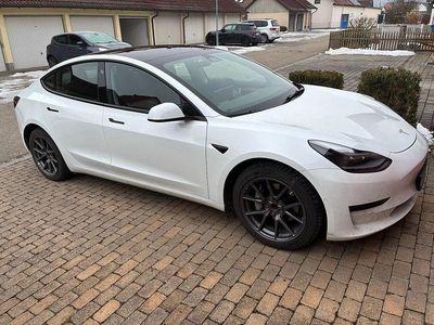 Gebraucht Tesla Model 3 Standard Range 239 kW (325 PS) 2022 Weiß Limousine