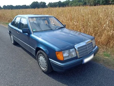 Gebraucht Mercedes E260 160 PS (117 kW) 1990 Blau Limousine