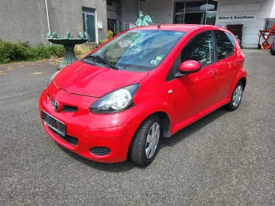 Gebraucht Toyota Aygo 68 PS (50 kW) 2011 Rot Kleinwagen
