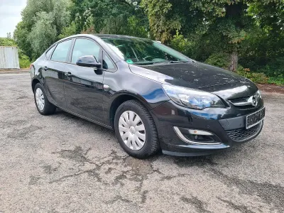 Gebraucht Opel Astra 110 PS (80 kW) 2013 Schwarz Limousine
