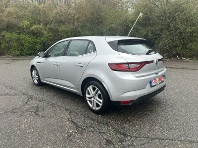 Używany Renault Mégane Experience 101 KM (74 kW) 2016 Srebrny Sedan/Limuzyna