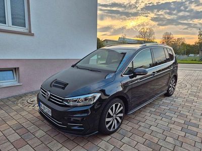Second-hand VW Touran R-line 150 CP (110 kW) 2016 Negru Monovolum