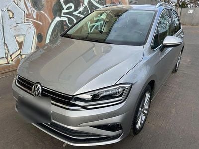 Second-hand VW Golf Sportsvan Highline 131 CP (96 kW) 2019 Argintiu Monovolum