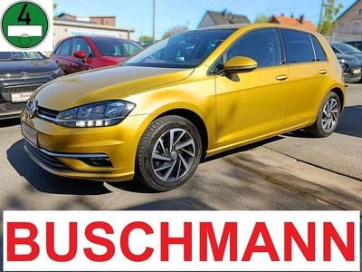 Używany VW Golf VII Sound 110 KM (80 kW) 2017 Żółty Sedan/Limuzyna