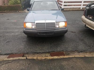 Beige Gebraucht 1986 Mercedes E230 Limousine | 3.000 €
