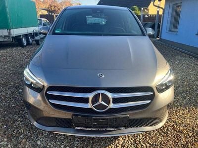 Gebraucht Mercedes B180 122 PS (89 kW) 2019 Grau Van / Kleinbus