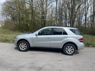 Usata Mercedes ML320 224 CV (164 kW) 2006 Argento SUV