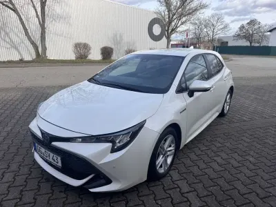 Gebraucht Toyota Corolla Hybrid Comfort 98 PS (72 kW) 2020 White pearl cs Limousine