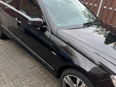 Używany Mercedes E300 204 KM (150 kW) 2010 Czarny Sedan/Limuzyna