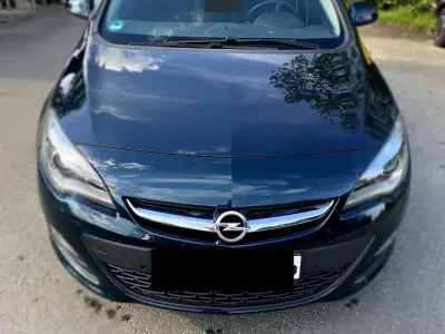 Gebraucht Opel Astra Energy 165 PS (121 kW) 2014 Grün Kombi
