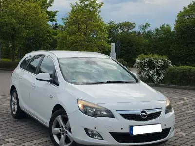 Gebraucht Opel Astra 165 PS (121 kW) 2012 Weiß Kombi