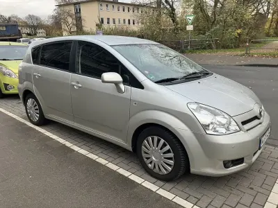 Gebraucht Toyota Corolla Verso Executive 129 PS (94 kW) 2007 Silber Van / Kleinbus