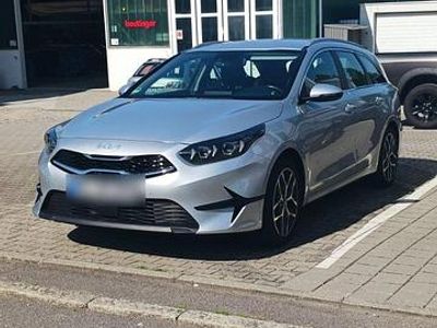 Silber Gebraucht 2023 Kia Ceed Spirit Kleinwagen | 17.292 € (Guter Preis)