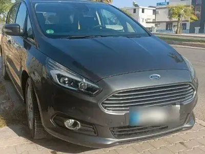 Gebraucht Ford S-MAX Business Edition 165 PS (121 kW) 2018 Grau Van / Kleinbus