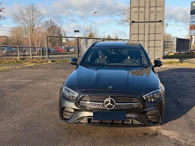 Grau Gebraucht 2020 Mercedes E300 AMG line Limousine | 27.000 € (Fairer Preis)