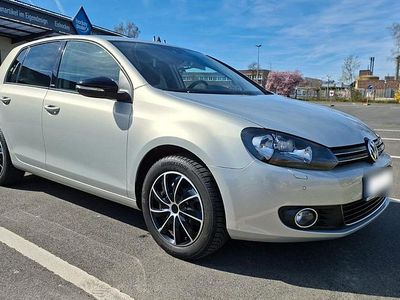Second-hand VW Golf VII Style 105 CP (77 kW) 2012 Argintiu Berlinǎ