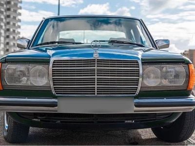 Gebraucht Mercedes E230 1985 Grün Limousine