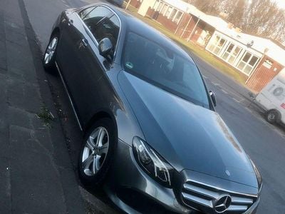 Usata Mercedes E220 Avantgarde 194 CV (142 kW) 2016 Grigio Berlina