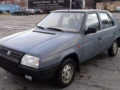 Grau Gebraucht 1988 Skoda Favorit Kleinwagen | 2.950 €