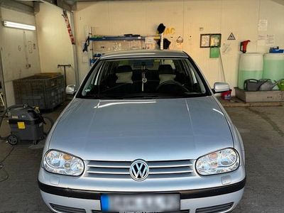 Second-hand VW Golf III 103 CP (75 kW) 1998 Argintiu Berlinǎ
