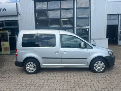 Gebraucht VW Caddy Life 102 PS (75 kW) 2010 Silber Van / Kleinbus