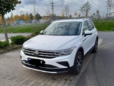 Weiß Gebraucht 2022 VW Tiguan SUV | 31.499 € (Guter Preis)