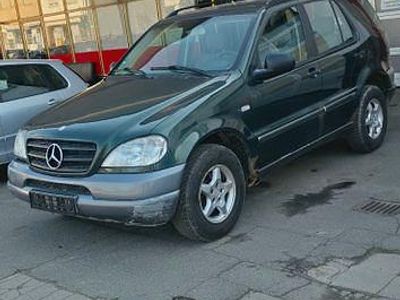 Usata Mercedes ML320 218 CV (160 kW) 2001 Verde SUV