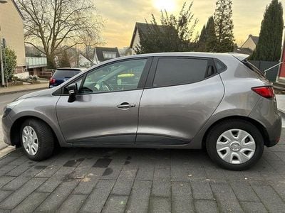 Beige Gebraucht 2016 Renault Clio IV Life Kleinwagen | 7.690 € (Fairer Preis)