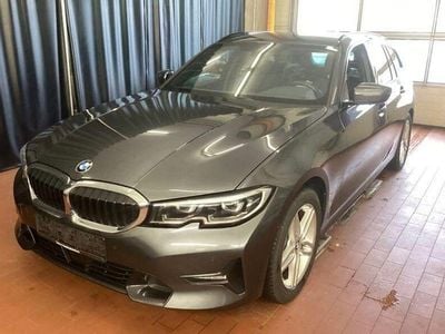 Grau Gebraucht 2020 BMW 320 M Sport Kombi | 25.950 € (Guter Preis)