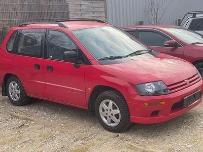Rot Gebraucht 1999 Mitsubishi Space Runner Van / Kleinbus | 950 €
