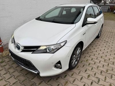 Gebraucht Toyota Auris Hybrid Life+ 136 PS (100 kW) 2013 Weiß Kombi