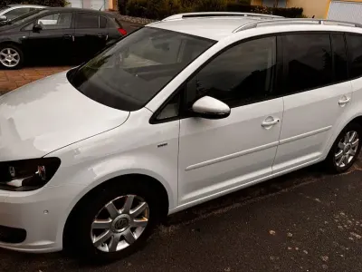 Gebraucht VW Touran Life 105 PS (77 kW) 2013 Weiß Van / Kleinbus
