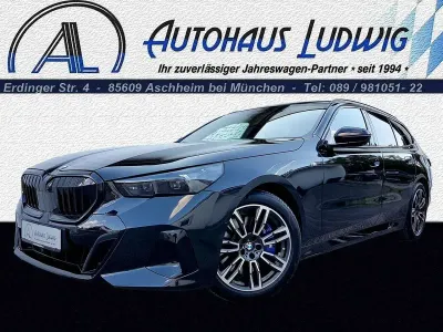 Gebraucht BMW 540 M Sport 303 PS (222 kW) 2025 Black sapphire metallic Kombi