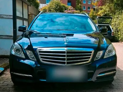 Gebraucht Mercedes E220 177 PS (130 kW) 2012 Blau Kombi