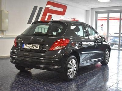 Gebraucht Peugeot 207 Tendance 95 PS (69 kW) 2012 Schwarz obsidien Limousine