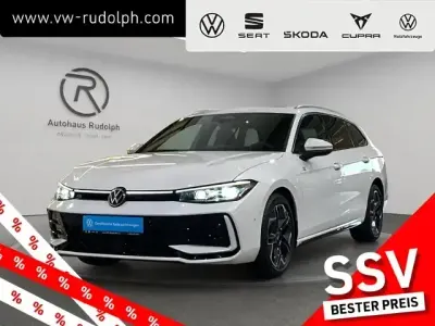Gebraucht VW Passat R-line 150 PS (110 kW) 2025 Oryxweiß perlmutteffekt Kombi