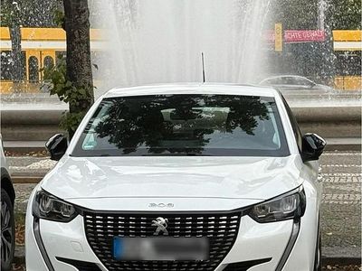 Gebraucht Peugeot 208 Active 101 PS (74 kW) 2022 Weiß Kleinwagen