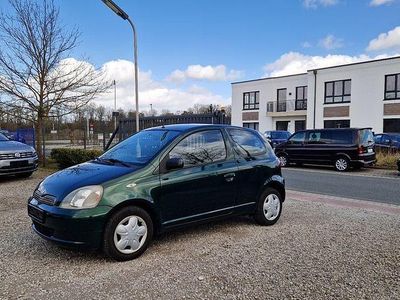Usata Toyota Yaris Sol 86 CV (63 kW) 2000 Verde Berlina