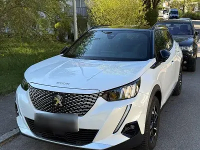 Gebraucht Peugeot e-2008 GTi 100 kW (136 PS) 2022 Weiß SUV